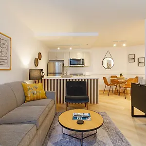 Newly Renovated In Village Sleeps 4 Whistler