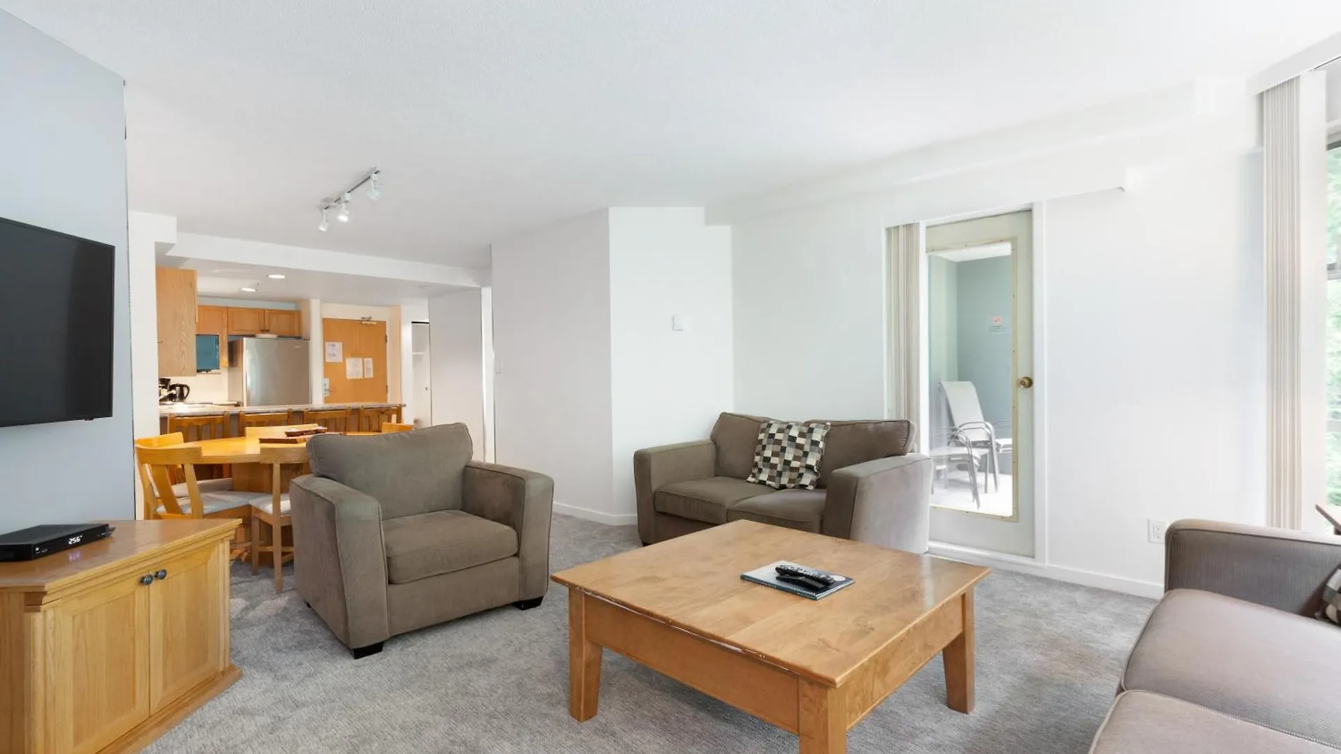 The Woodrun Lodge By Whiski Jack Whistler Apartment