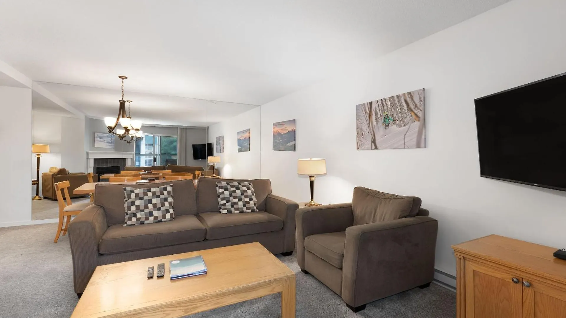 The Woodrun Lodge By Whiski Jack Whistler Apartment