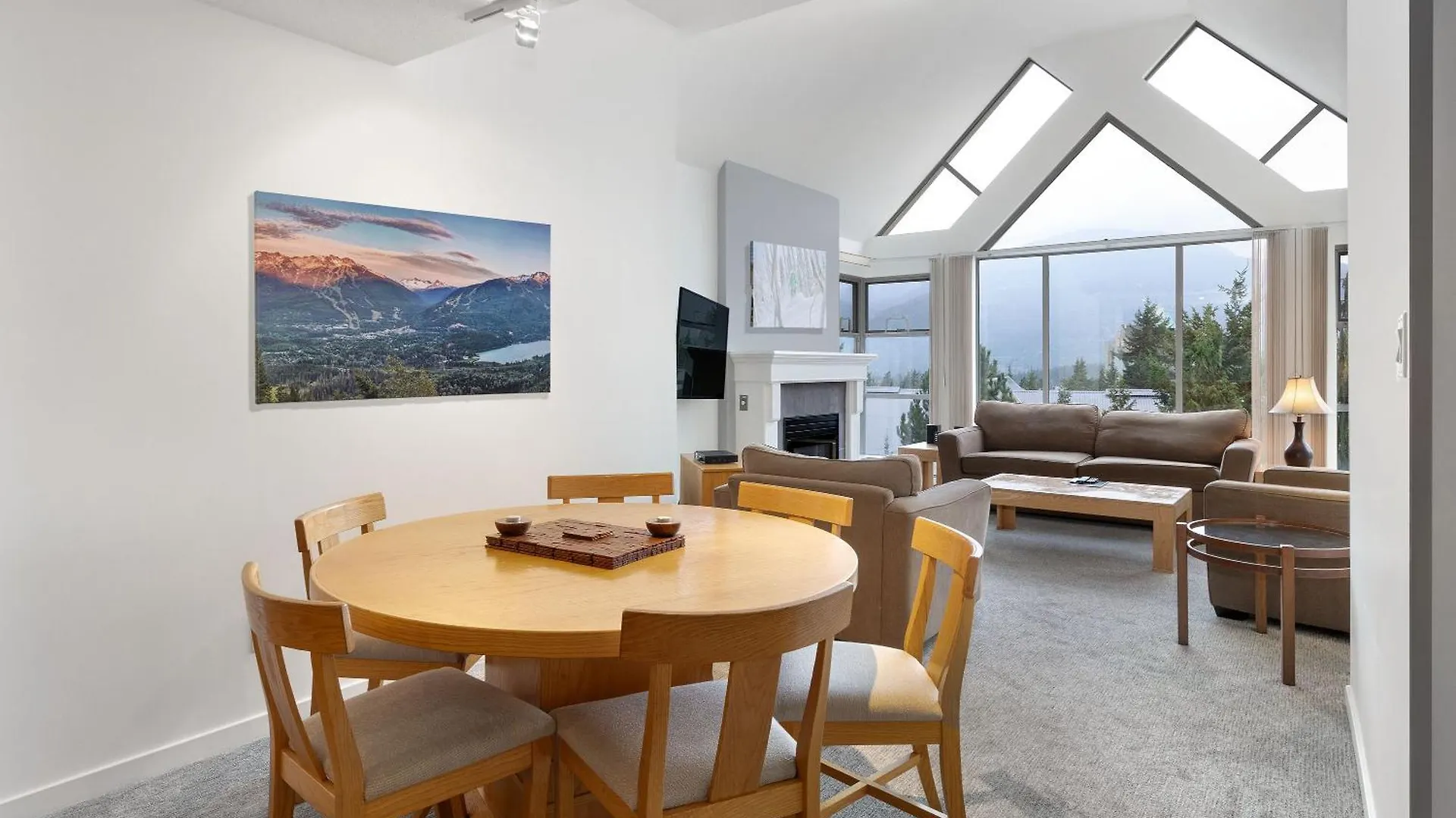 The Woodrun Lodge By Whiski Jack Whistler Apartment