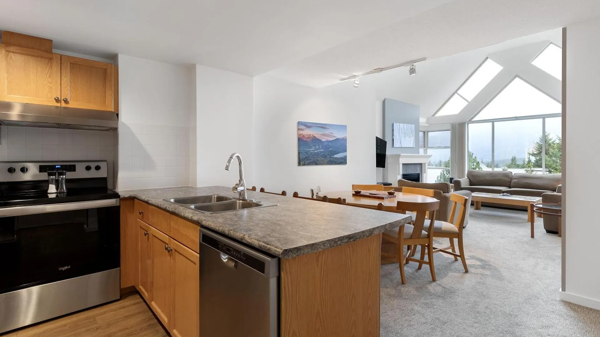 The Woodrun Lodge By Whiski Jack Whistler Apartment