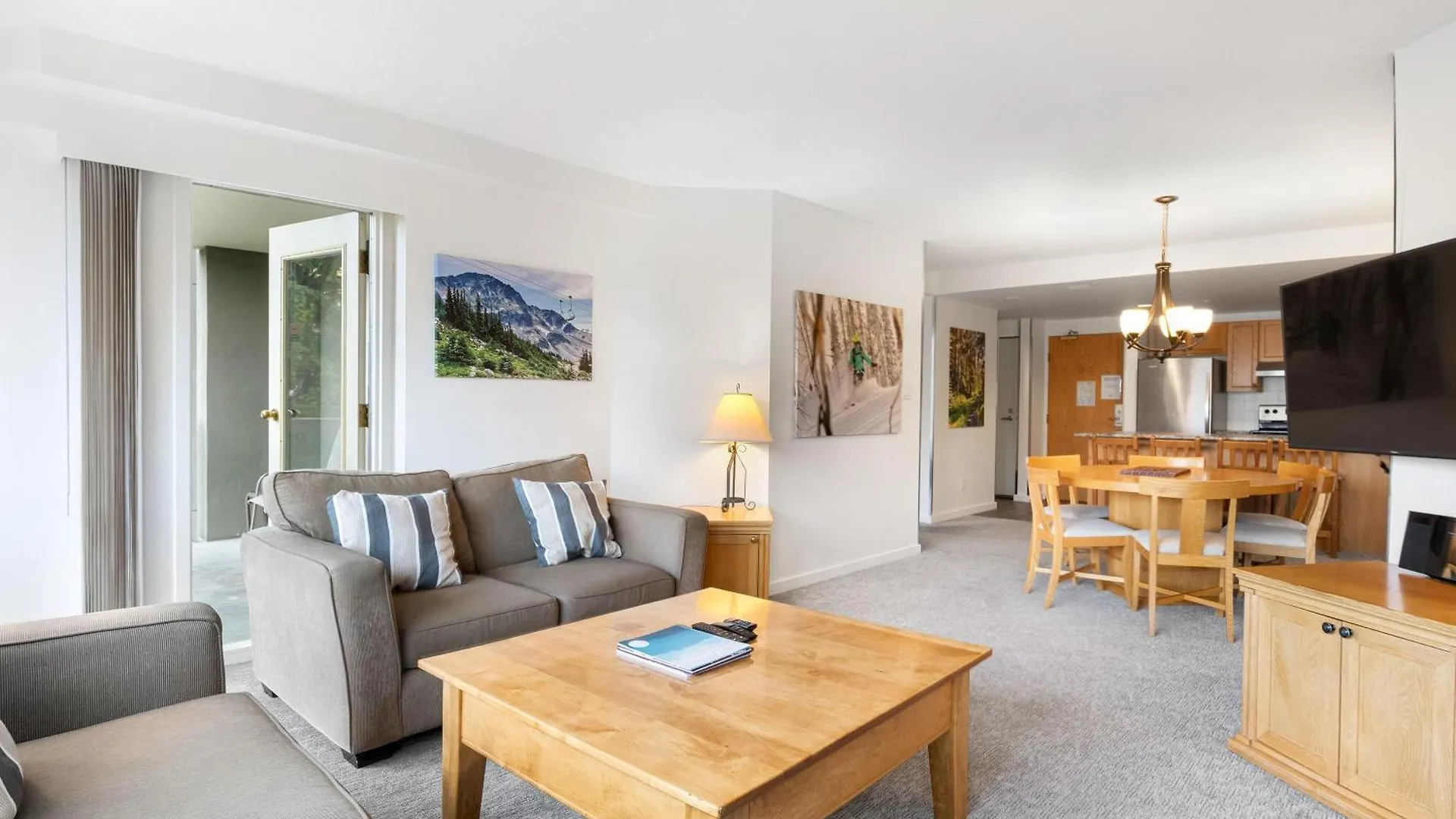 The Woodrun Lodge By Whiski Jack Whistler 0*,  Canada
